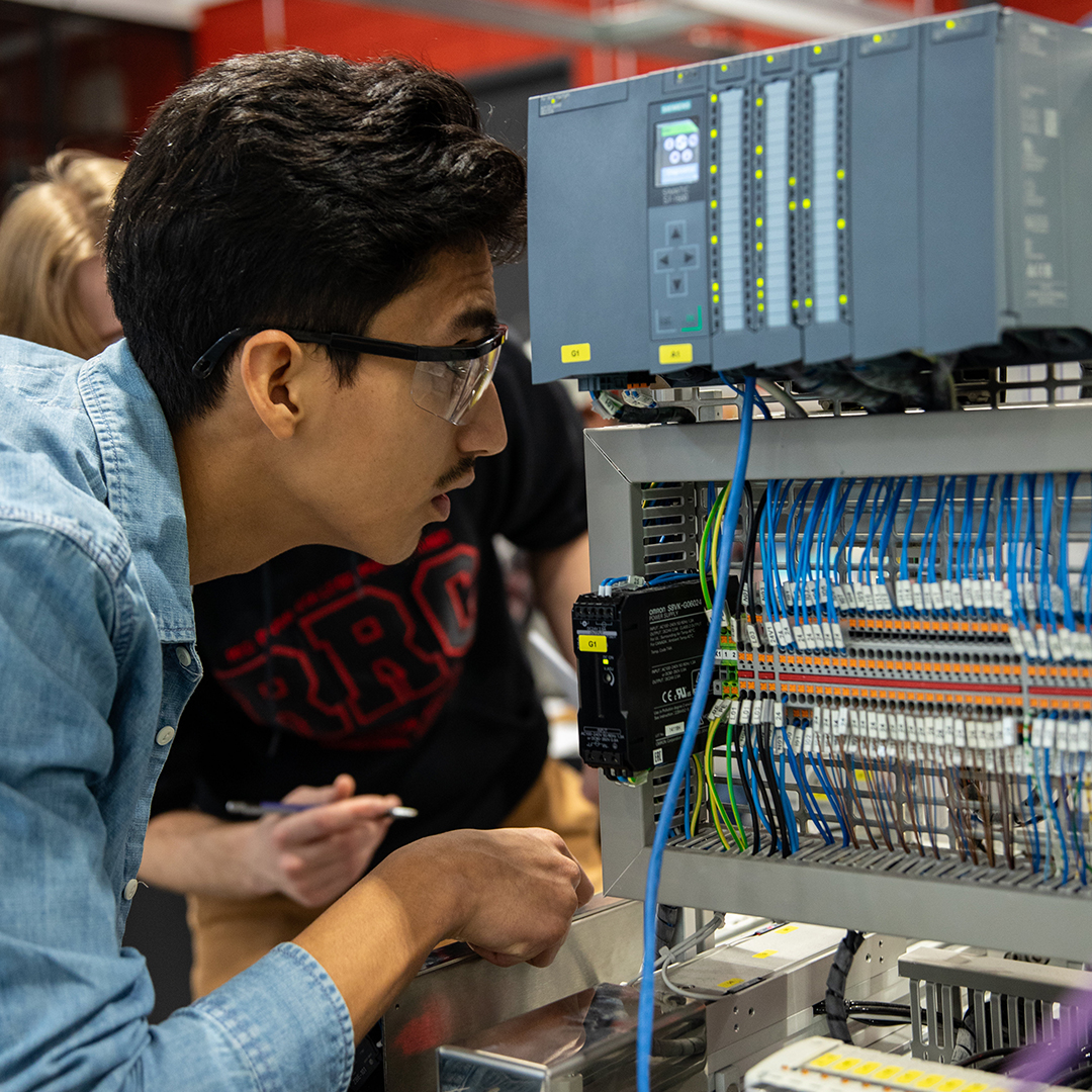 Student working on eletronics