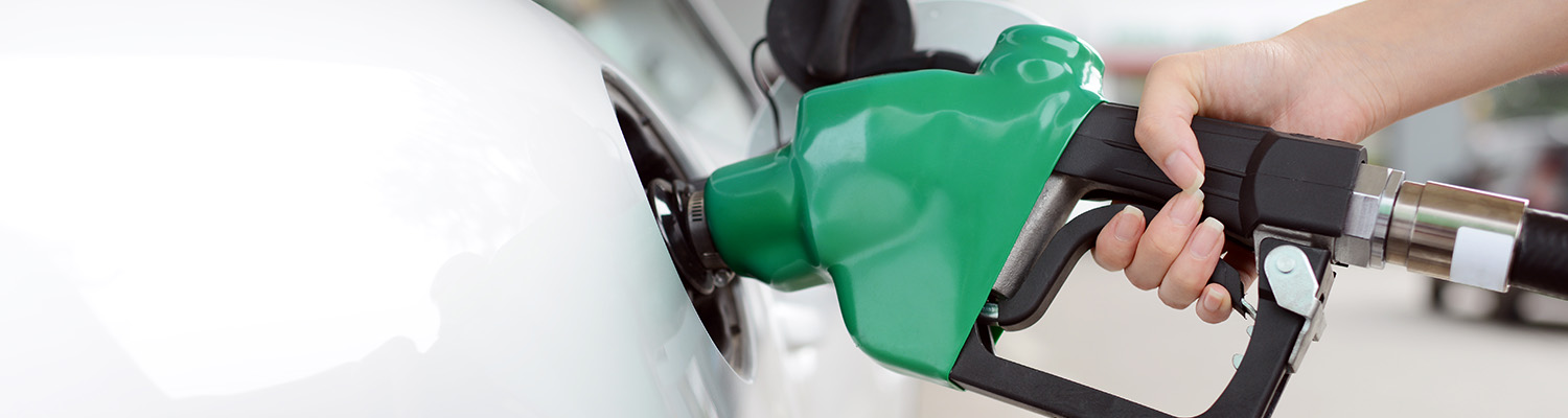 Gas pump fuelling a vehicle